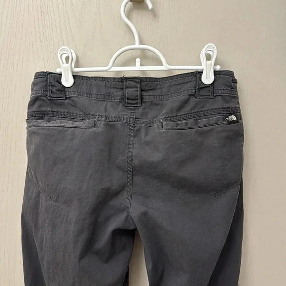 The North Face Roll Up Almatta Cargo Pants Size 4 Hiking Convertible to Capris - Picture 8 of 14